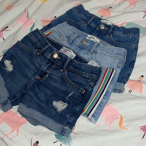 3 Pairs of Short Abercrombie Kids size 7/8 - Picture 8 of 8